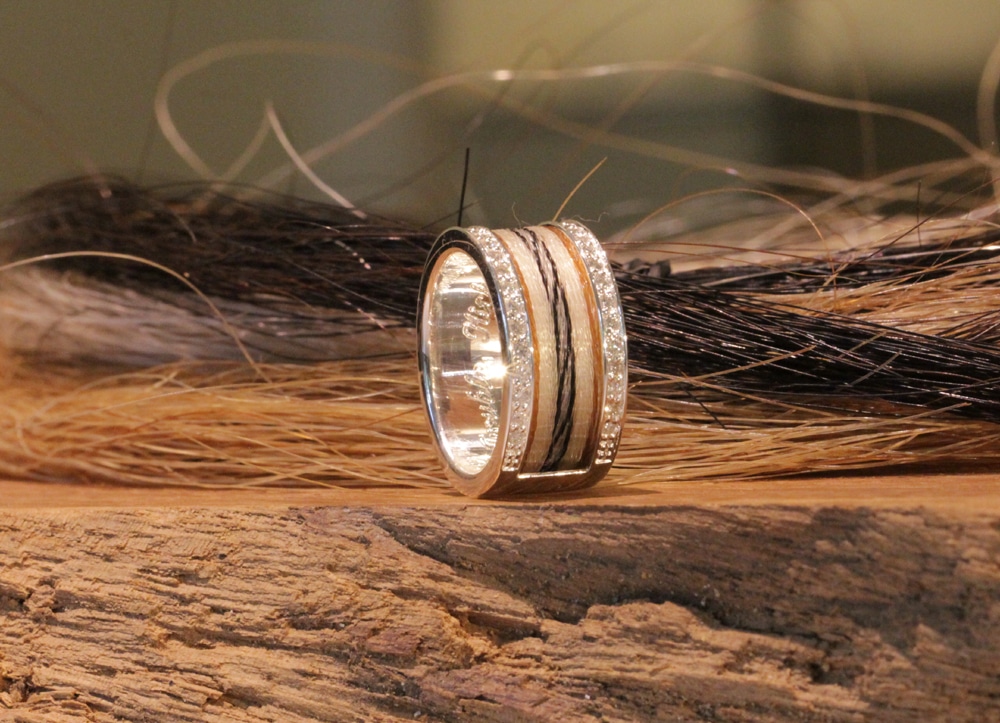 gioielli in crine di cavallo anello molto ampio in argento con zirconi