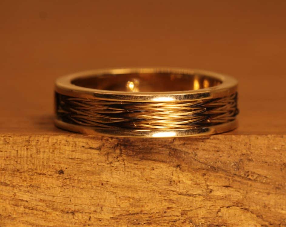 Pferdehaarschmuck Ring aus Gelbgold