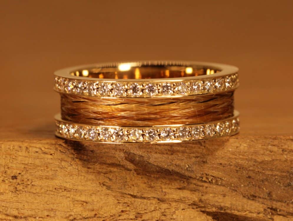 gold ring with brilliants and horse hair