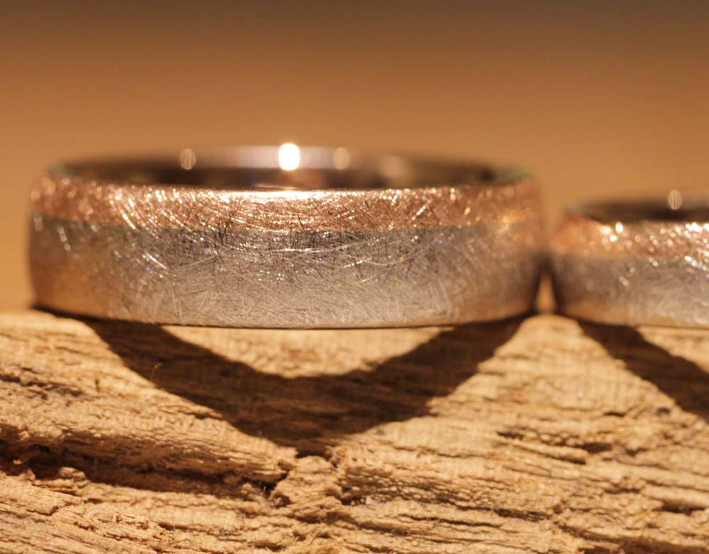 Imagen 008a: Resultado del curso de anillos de boda, anillos de pastel bicolor hielo mate.