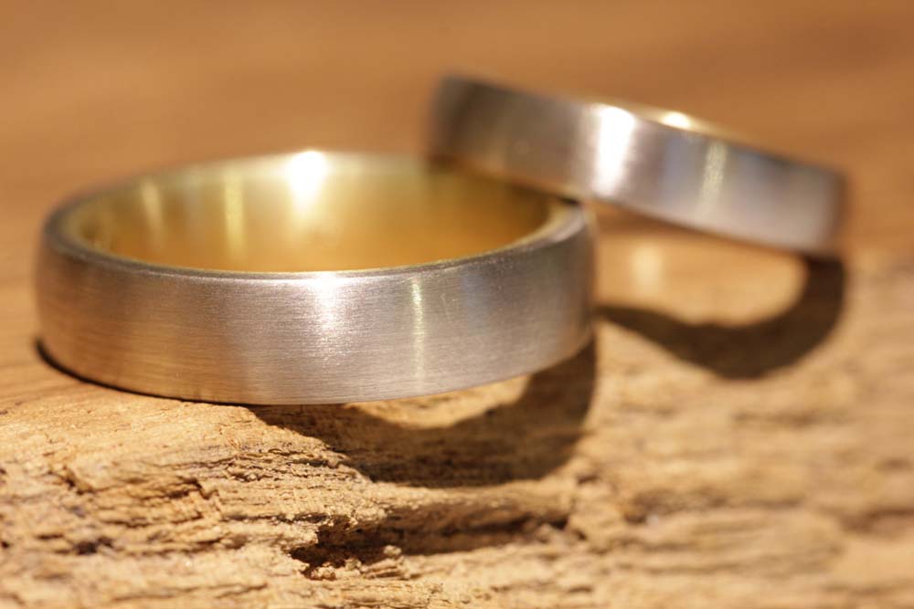 Image 021a: Two-tone wedding rings, palladium on the outside and yellow gold on the inside, solder rings.