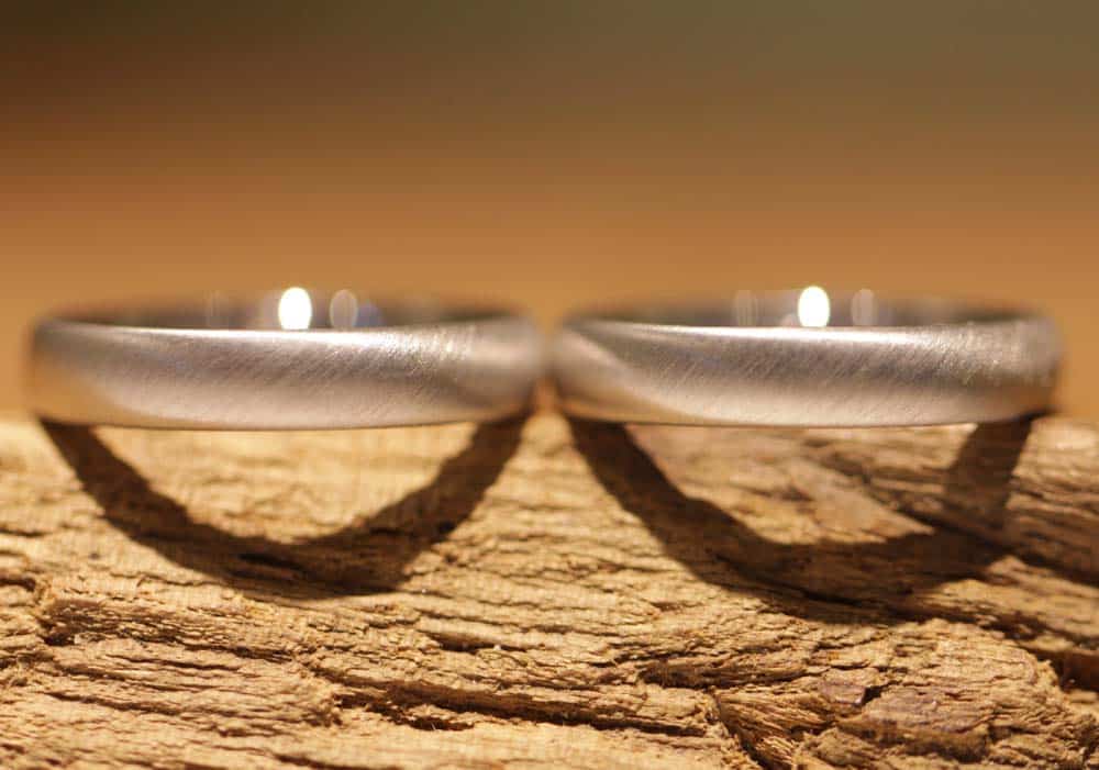 Image 064a: modern wedding rings made of platinum, semi-gloss.