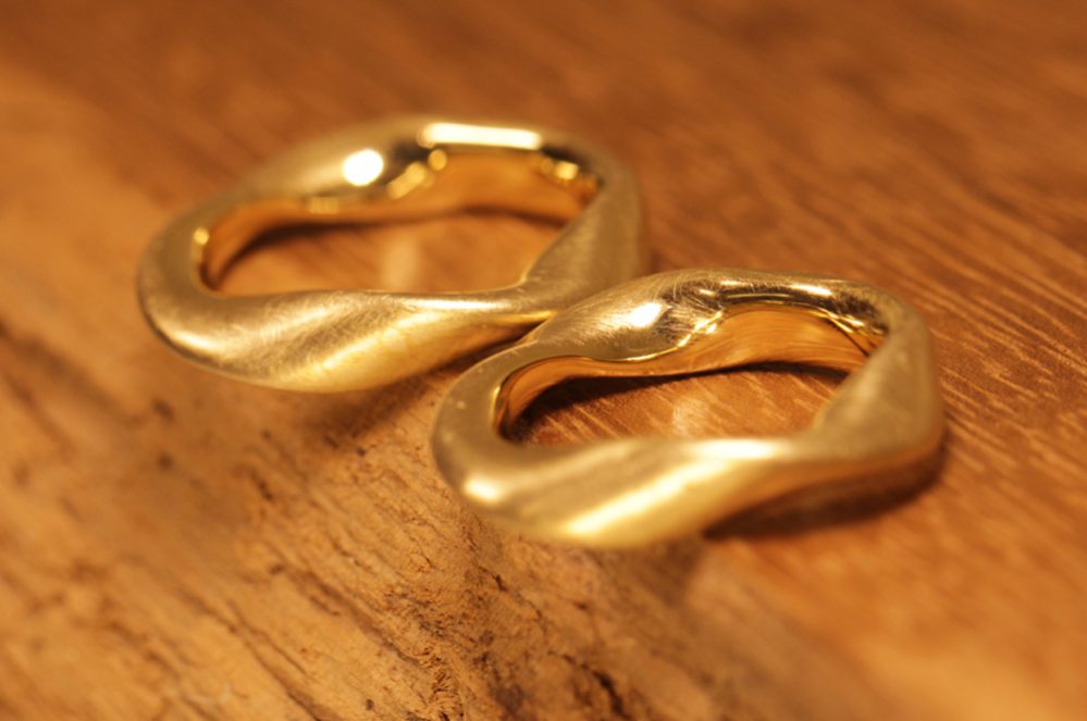Image 167c: Möbius strap in yellow gold, wedding rings.