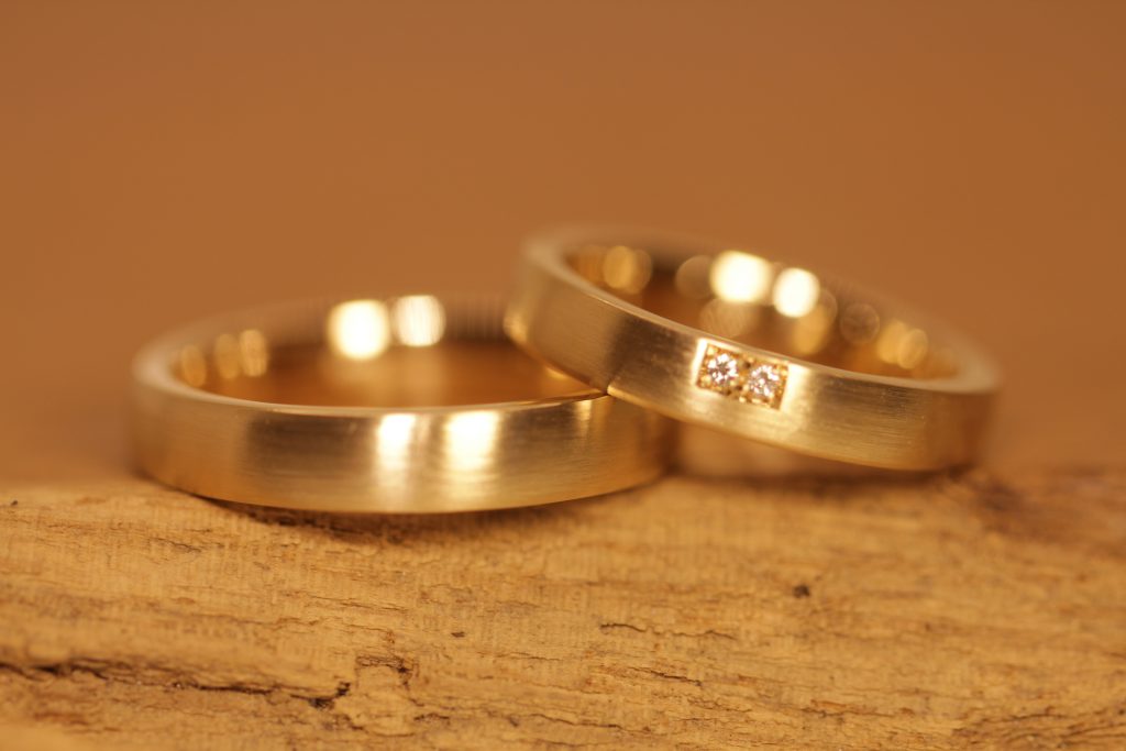 Imagen 194: Resultado del curso de anillos de boda en el jardín de joyas, anillos de boda de oro rosa con diamantes.