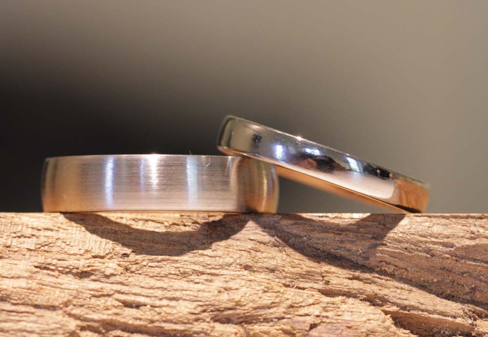 Image 020a: partner rings made of silver, men's ring matt, ladies' ring polished.