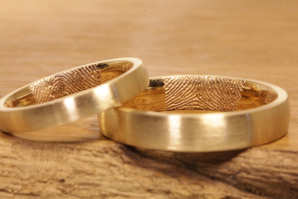 fingerprint laser engraving in narrow gold wedding rings