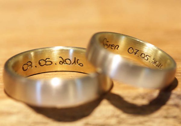 laser engraved handwriting wedding rings (1)