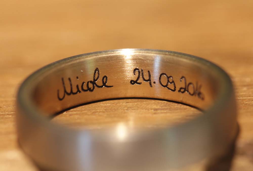solder rings wedding rings gray gold rose gold with laser engraving customer handwriting