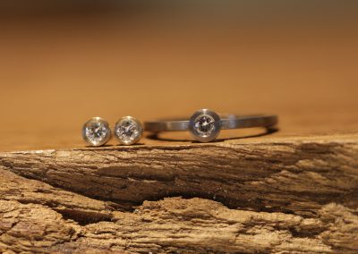 Gray gold solitaire ring with matching ear studs