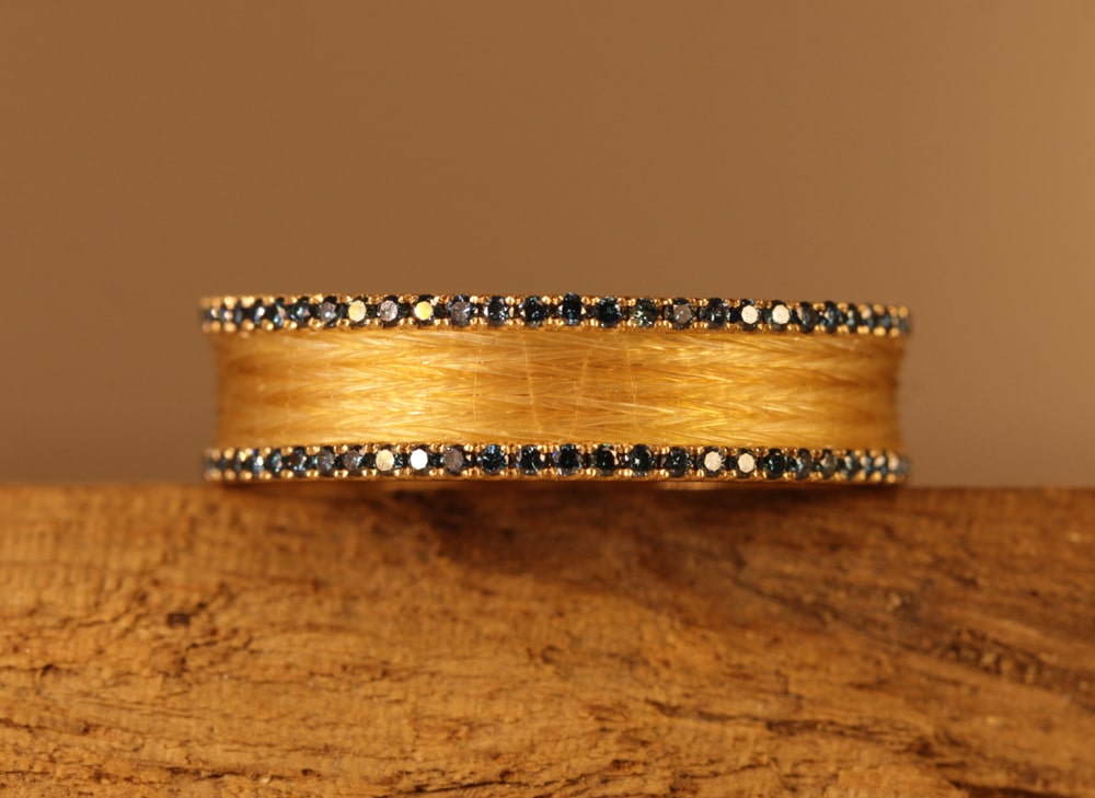 gold ring mit blauen brillanten und gewebten pferdehaar (verschiedene webmuster)