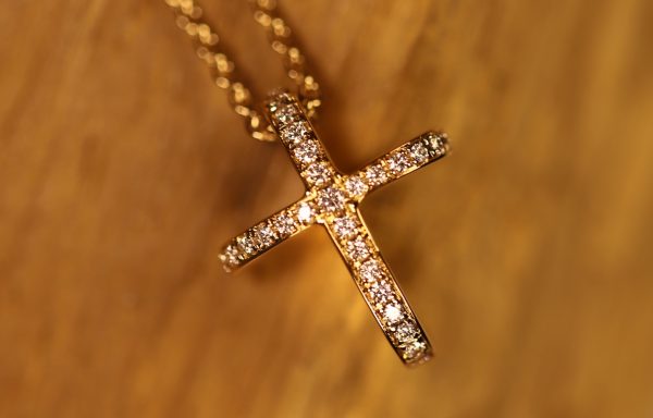 Croce di diamanti in oro rosa (1)
