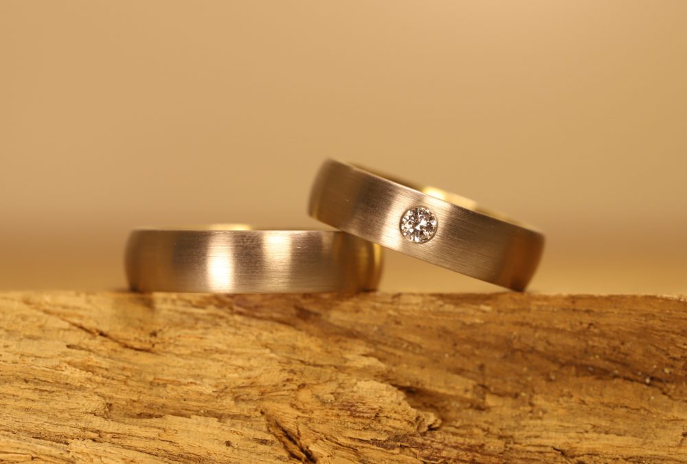 Wedding rings Two-tone soldering rings 950 palladium and 750 yellow gold with brilliant