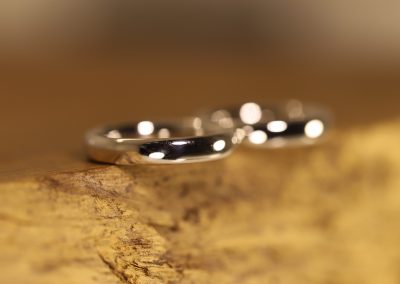 Klassische Grau Gold Ehe Ringe Poliert