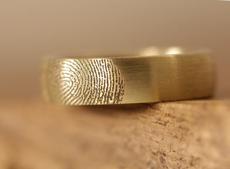 Wedding ring with fingerprint engraving Laser engraving on the outside of the ring