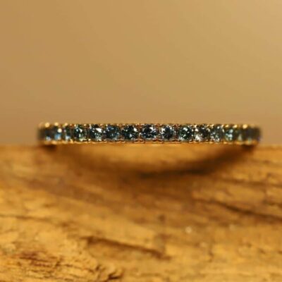 Anello in oro rosa 585 con diamanti blu taglio brillante da 0,015 ct (trattati) in una montatura a mezza corona