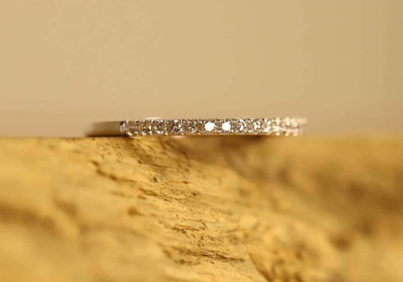 Beisteckring in 585 white gold with 0.01ct brilliant-cut diamonds in a 1/2 crown setting