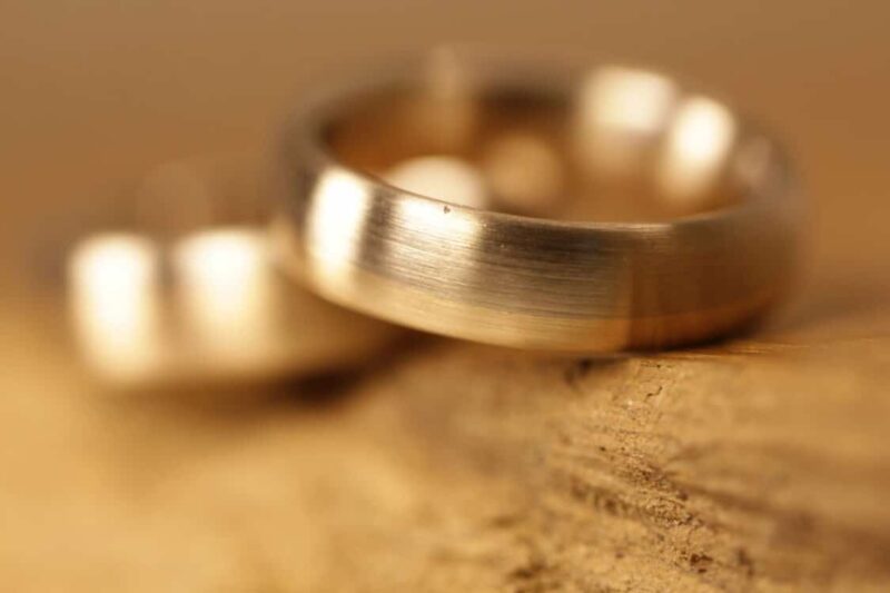 Simple wedding rings as cake rings
