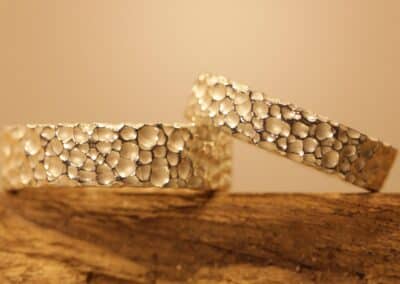 Außergewoehnliche Eheringe aus 925er Silber Oberfläche "bubbles"