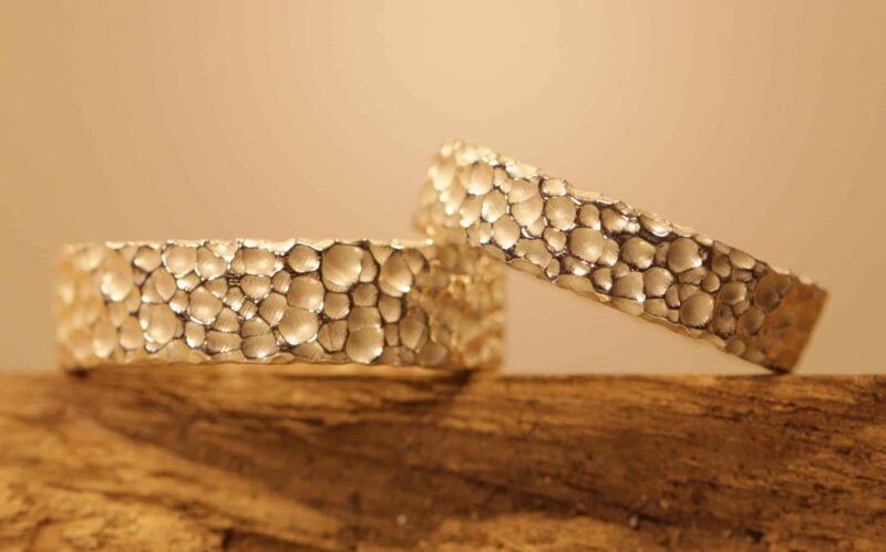 Extraordinary wedding rings made of 925 silver surface "bubbles"