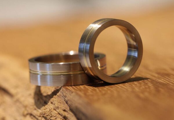Wedding rings made of 585 white gold with a yellow gold stripe in the middle