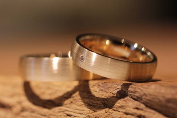 Simple, long, matt wedding rings made of 585 rose gold ladies' ring with a white diamond