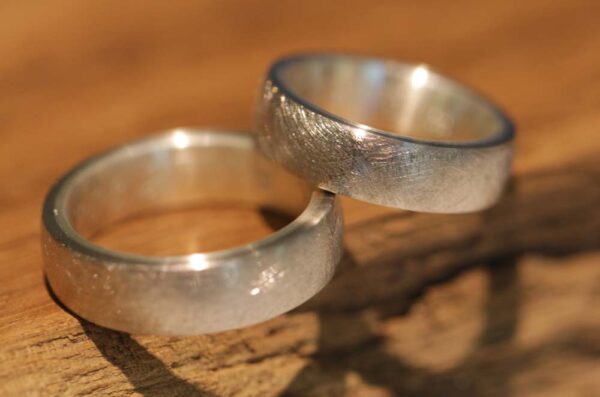 Bonitos anillos de boda anillos enchufables en mate hielo exterior 585 oro gris interior plata 925