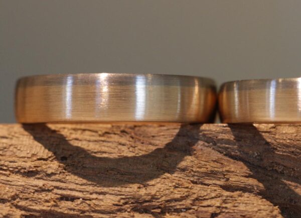 Two-tone wedding rings made of 585 rose gold and gray gold