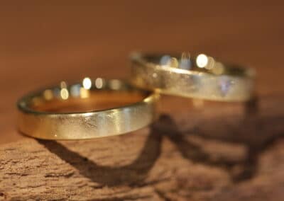Hochzeitsringe in 585er Gelbgold eismatt Damenring mit Diamanten Herzform