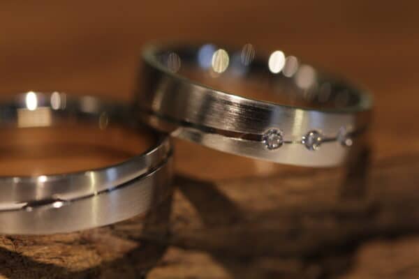 Excepcionales anillos de boda hechos de 585 anillo de mujer de oro blanco con 3 diamantes talla brillante