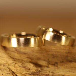 Wedding rings made of 585 yellow gold classic outside polished matt inside