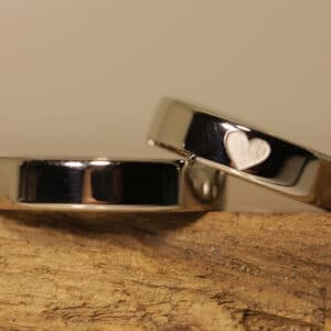 Wedding rings made of 585 gray gold, polished and heart engraved on the outside
