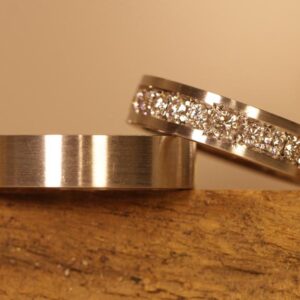 Fedi nuziali speciali in anello da donna in platino 950 decorato con grandi diamanti bianchi