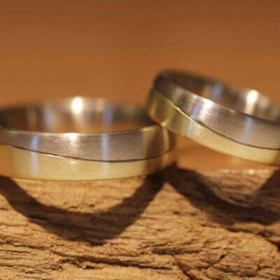 Simple wedding rings Wave rings Two-tone in 585 yellow gold and gray gold Ladies ring with diamonds simply as wave rings in 585 yellow gold and gray gold