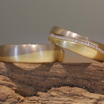 Fedi nuziali nobili fedi onda bicolore in oro giallo 585 e anello da donna in oro grigio con diamanti