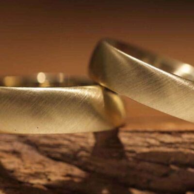 Wedding rings from Aachen made of 585 yellow gold with an oblique matt finish