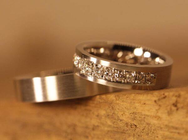 Anillos de boda especiales en platino 950 anillo de mujer decorado con grandes diamantes blancos