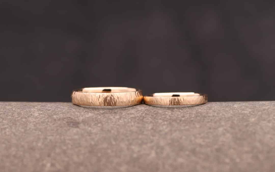 Trauringe 585er Rosegold mit der Finne geschmiedet