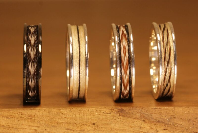 Gioiello in crine di cavallo, anello in argento con crine di cavallo intrecciato