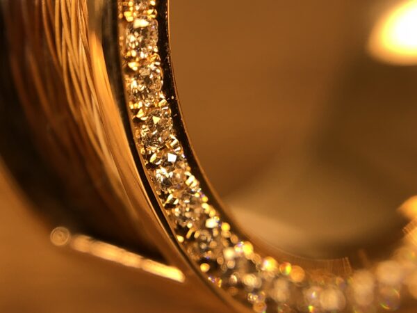 Bague en crin de cheval en or rose 585 avec diamants taille brillant sur le côté