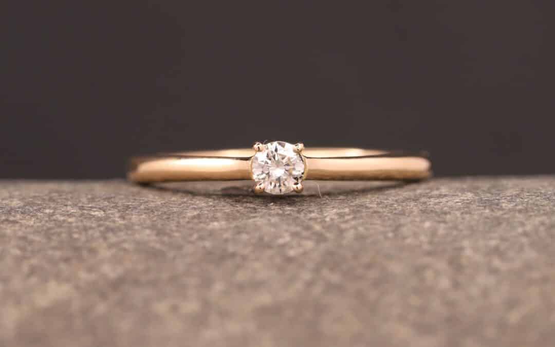Verlobungsring 585er Rosegold mit 0,157ct synthetischem Diamanten im Brillantschliff