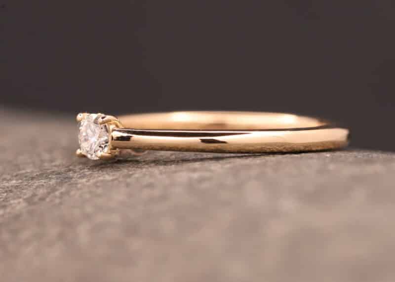 solitaire ring for engagement in rose gold and brilliant set with four claws