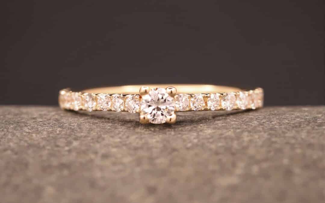Verlobungsring 585er Rosegold mit 0,64ct synthetischem Diamanten im Brillantschliff