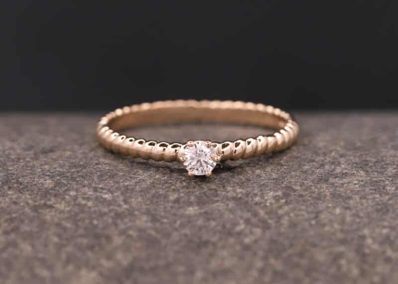 anillo de compromiso en oro rosa con diamante de schmuckgarten