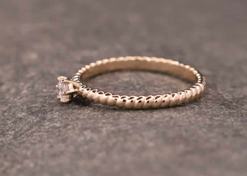 anillo de compromiso en oro rosa con diamante de schmuckgarten