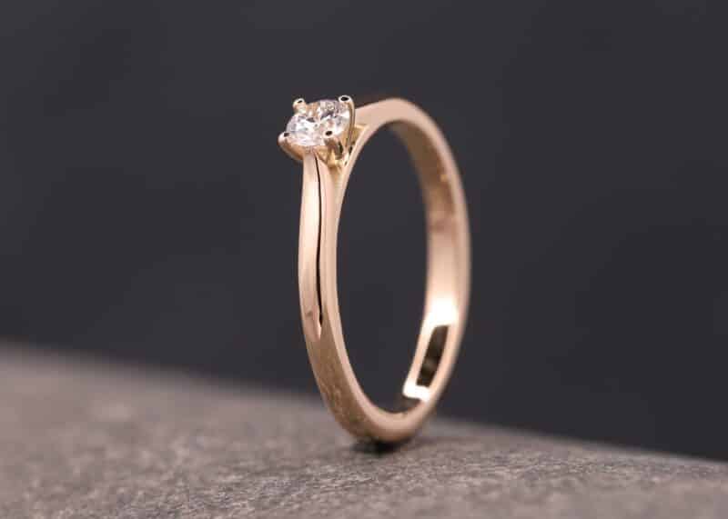 bellissimo anello di fidanzamento in oro rosa con diamante incastonato a 4 punte schmuckgarten aachen