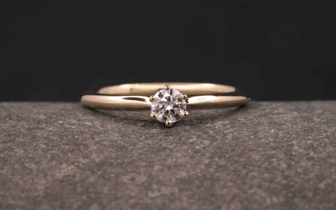 Verlobungsring 585er Gelbgold mit 0,25ct synthetischem Diamanten im Brillantschliff