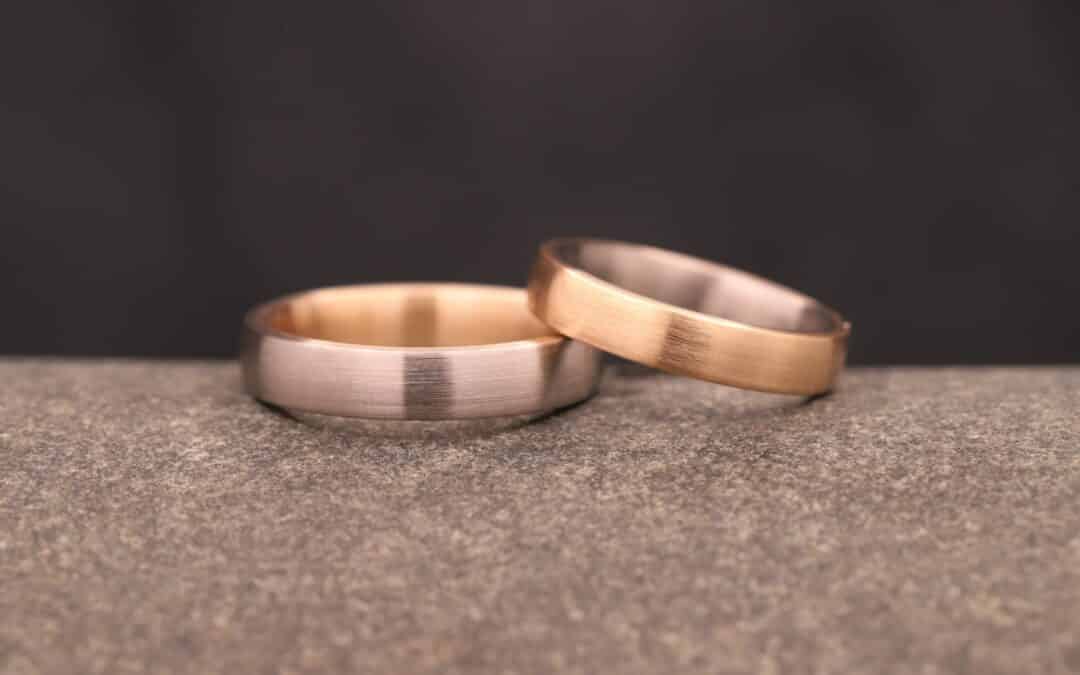 Trauringe in 585er Graugold mit Rosegold als Stecklötringe