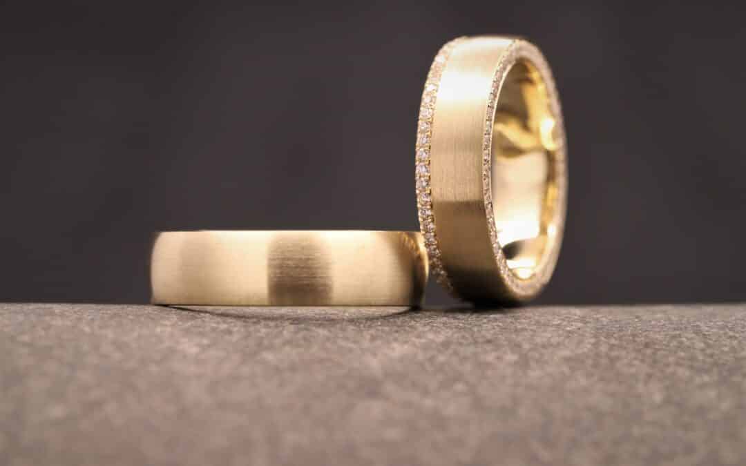 Trauringe 585er Gelbgold mit Brillanten Seitlich und Oben
