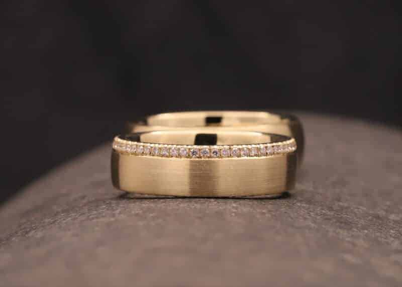 speciali fedi nuziali in oro con diamanti nell'anello da donna, una produzione della schmuckgarten vicino ad Aquisgrana