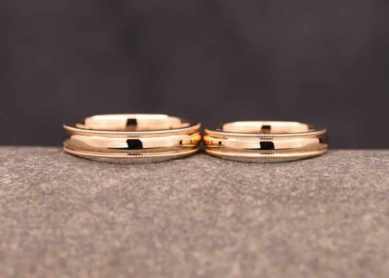 anillos de boda de oro pulido con un borde de agarre de molino, hechos en schmuckgarten en stolberg